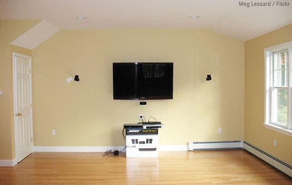 When you pack your TV well and move it safely, it will reach your new home intact.
