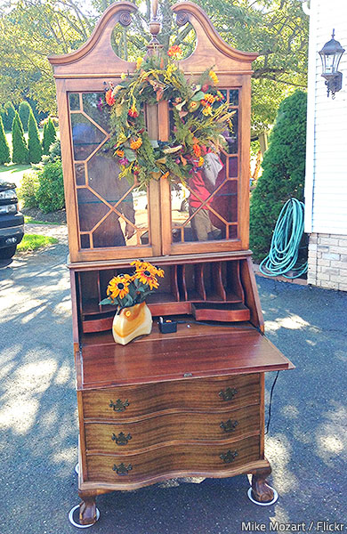 Use efficient garage sale tips and tricks to make the most out of the sales event.