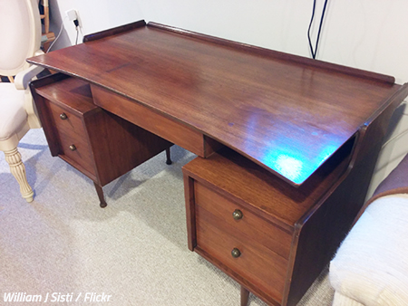 How to disassemble a desk for moving