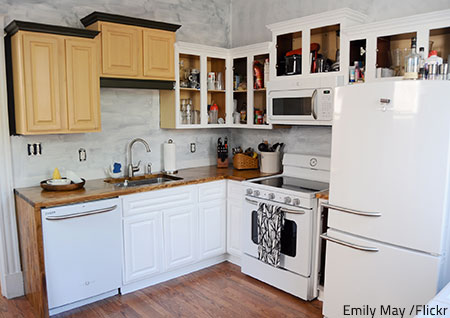 Find out the best way to pack your kitchen for moving.