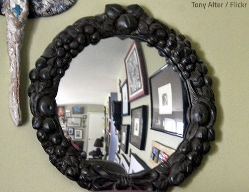 Opening the moving boxes at your new home to find your pictures and mirrors safe is quite rewarding.