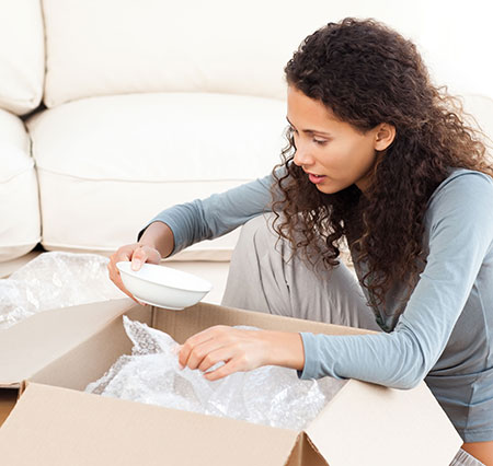 Packing kitchen boxes requires a lot of care.